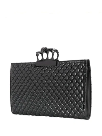 Shop Alexander Mcqueen Clutch Mit Schlagring-griff In Black