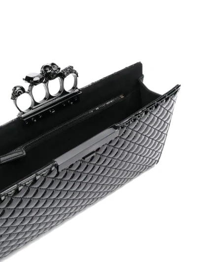 Shop Alexander Mcqueen Clutch Mit Schlagring-griff In Black