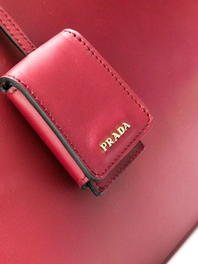 Shop Prada Handtasche Mit Logo-schild In Red