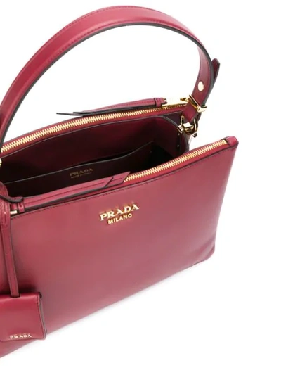 Shop Prada Handtasche Mit Logo-schild In Red