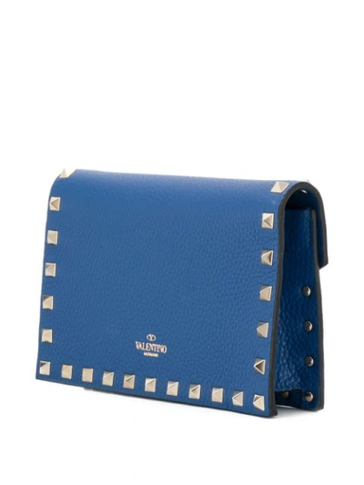 Shop Valentino Garavani Rockstud Chain Pouch In Blue