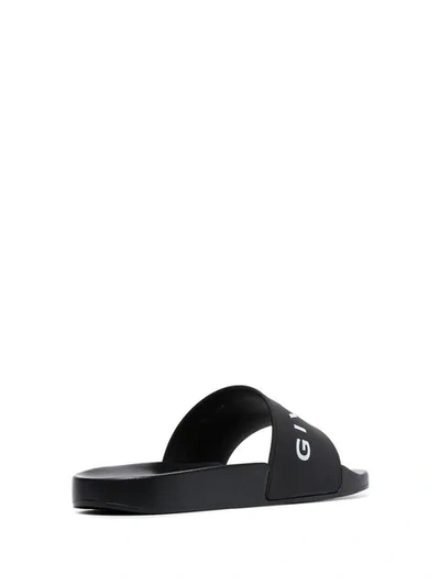 GIVENCHY BLACK AND WHITE LOGO RUBBER SLIDES - 黑色