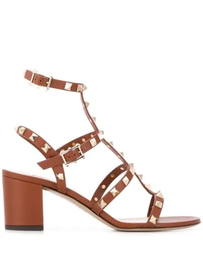 VALENTINO VALENTINO GARAVANI ROCKSTUD SANDALS - 棕色