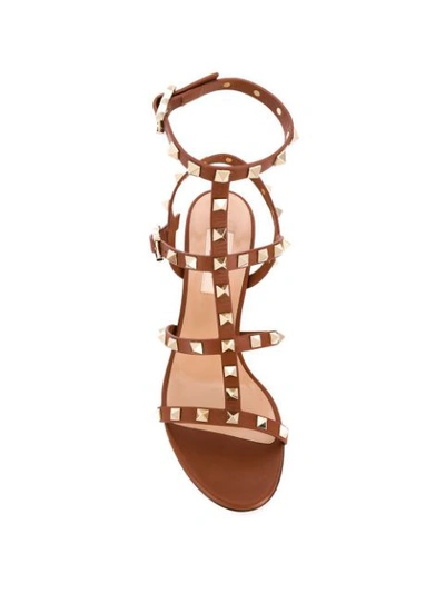 VALENTINO VALENTINO GARAVANI ROCKSTUD SANDALS - 棕色