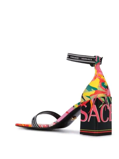 VERSACE BAROQUE PRINT SANDALS - 多色