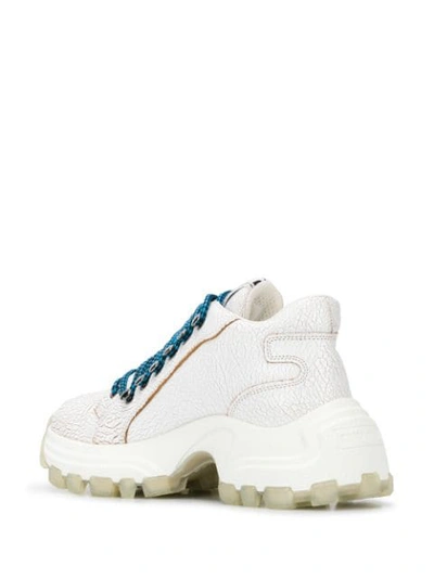 MIU MIU CRACKED EFFECT SNEAKERS - 白色