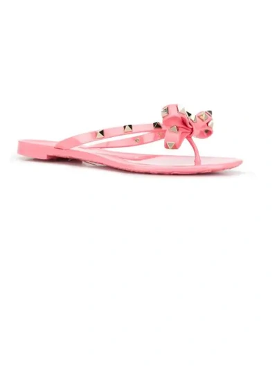 Shop Valentino Garavani Rockstud Bow Flip Flops In Hd8 Pink