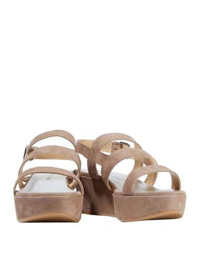 Stuart Weitzman Sandals In Beige
