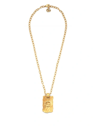 Shop Gucci Interlocking G Textured Pendant Necklace In Gold