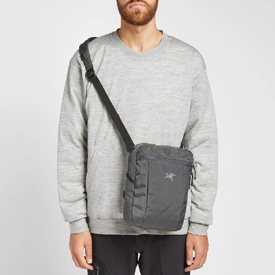 Shop Arc'teryx Slingblade 4 Shoulder Bag In Grey