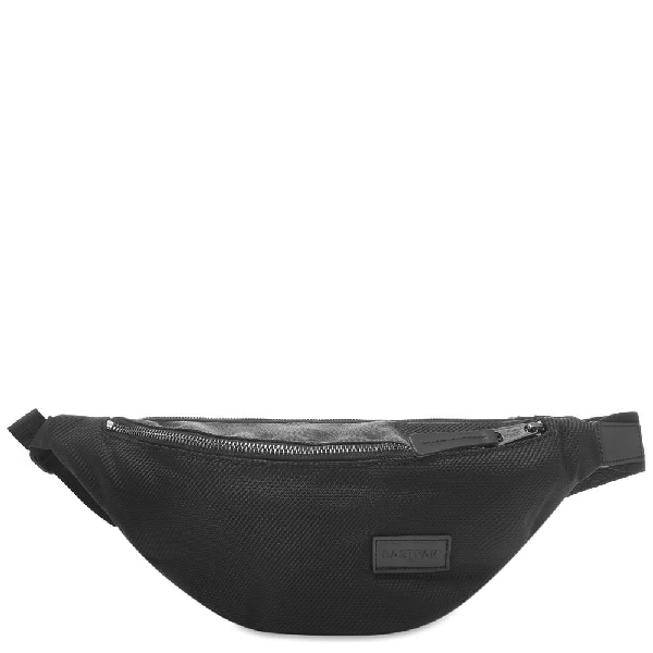 eastpak springer black