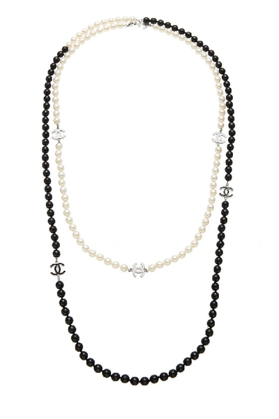 Pre-owned Chanel Black & White Faux Pearl Long Necklace