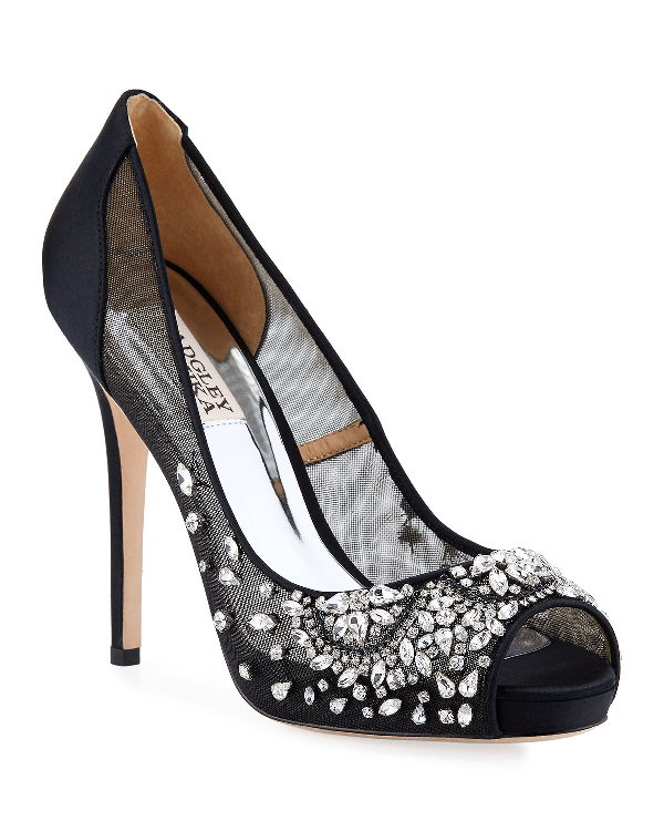 badgley mischka black pumps