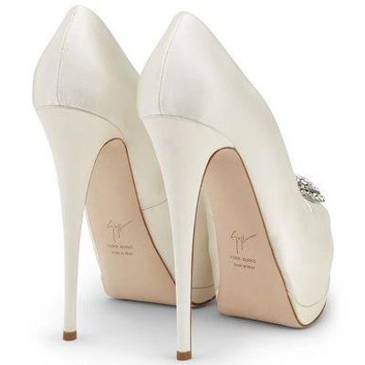 Shop Giuseppe Zanotti Pump In Ivory