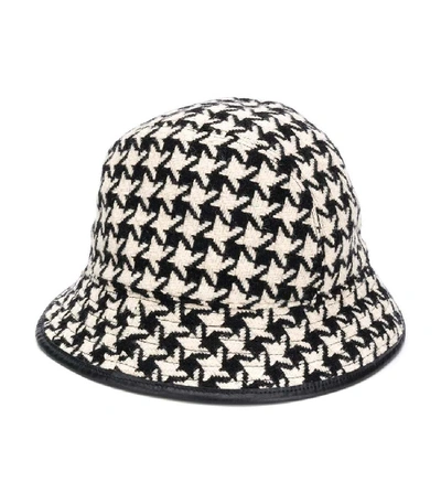 Shop Gucci Houndstooth Bucket Hat In Black & White