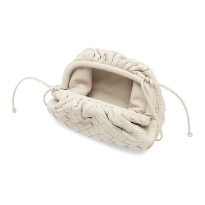 BOTTEGA VENETA BOTTEGA VENETA OFF-WHITE INTRECCIATO THE POUCH 20 CLUTCH 