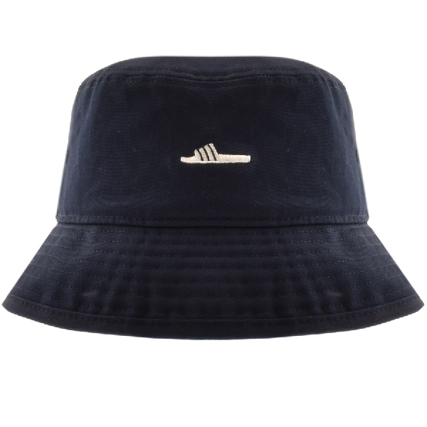 adilette bucket