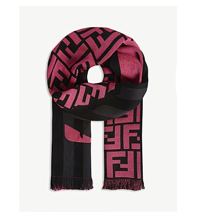 Shop Fendi Neon Logo Fringed Wool-blend Scarf In Grey Pink
