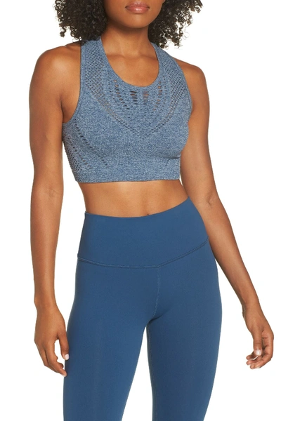 Alo Yoga Women's Lark Crop Top Powder Blue Heather M : : Fashion