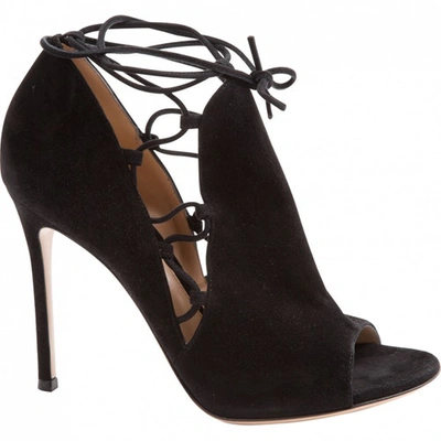 Pre-owned Gianvito Rossi Heels In Black