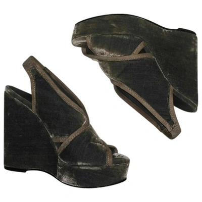 Pre-owned Hoss Intropia Velvet Sandals In Grey
