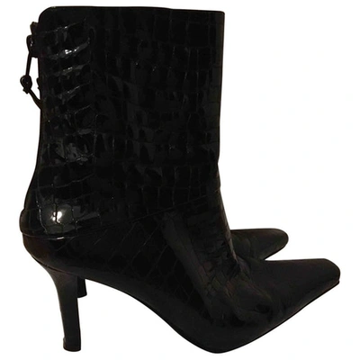 Pre-owned Stuart Weitzman Patent Leather Ankle Boots In Black