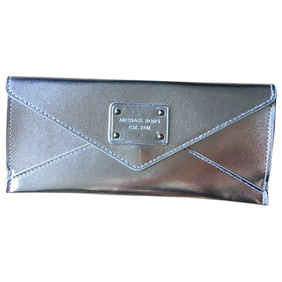 Pre-owned Michael Kors Leather Wallet In Silver