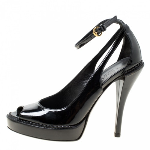 Gucci Black Patent Leather Sandals | ModeSens
