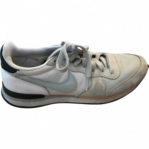 nike internationalist beige