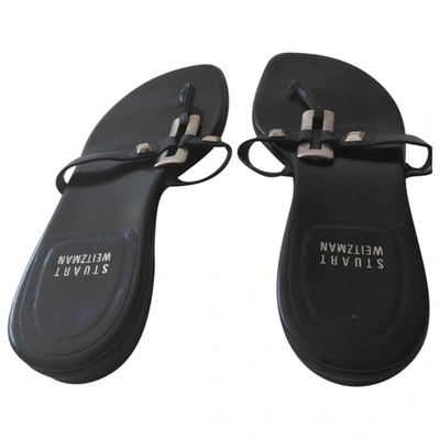 Pre-owned Stuart Weitzman Flip Flops In Black