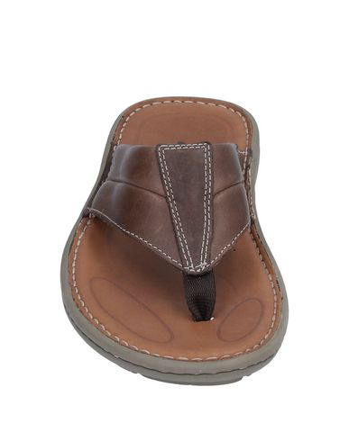clarks brown leather flip flops