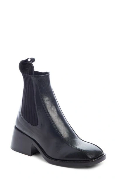 Shop Chloé Bea Chelsea Boot In Black