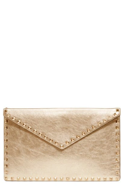 Shop Valentino Large Rockstud Leather Envelope Pouch In Sahara