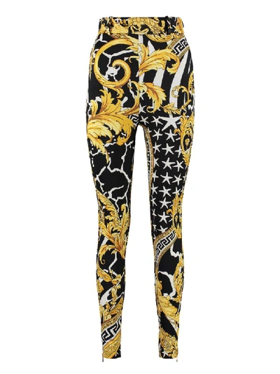 Shop Versace Printed Leggings In Nero