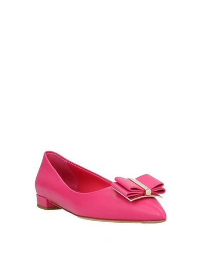 Shop Ferragamo Ballet Flats In Fuchsia