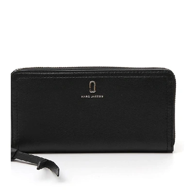 Shop Marc Jacobs Softshot Standard Continental Wallet In Black