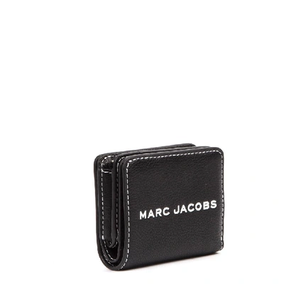 Shop Marc Jacobs Textured Tag Compact Mini Wallet In Black