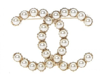 Pre-owned Chanel  Glass Pearl Cc Brooch Gold/pearly White