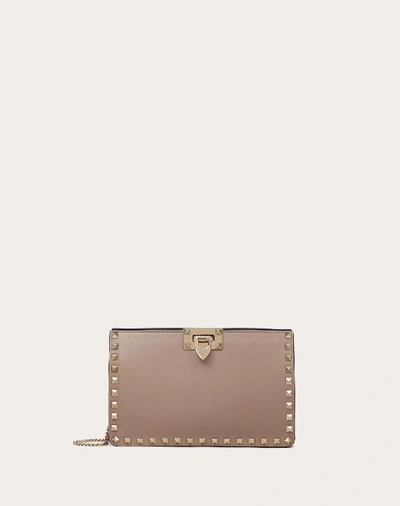 Shop Valentino Garavani Rockstud Calfskin Clutch In Poudre