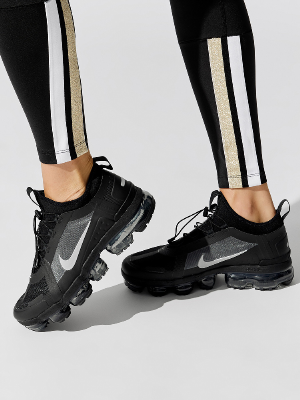 black and white vapormax 2019