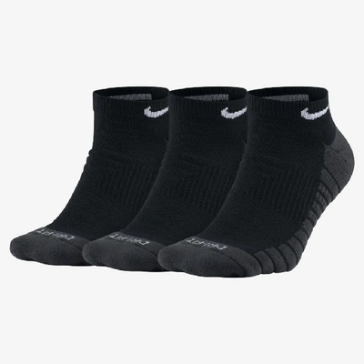 Nike Everyday Max Cushioned Training No-show Socks In Black