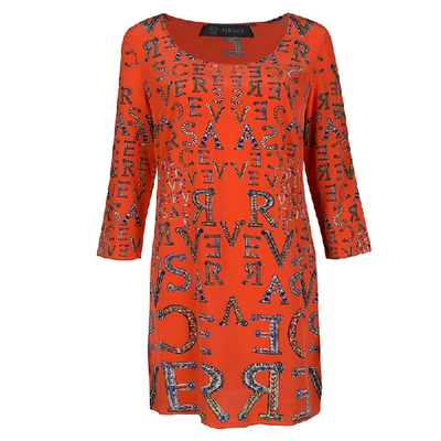 Pre-owned Versace Orange Logo Alphabet Printed Silk Long Sleeve Shift Dress M