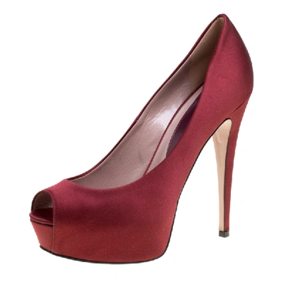 Pre-owned Gucci Maroon Satin Lili Peep Toe Platform Pumps Size 38 In Red