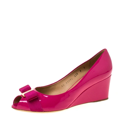 Pre-owned Ferragamo Magenta Patent Leather Sissi Peep Toe Wedge Pumps Size 42 In Pink