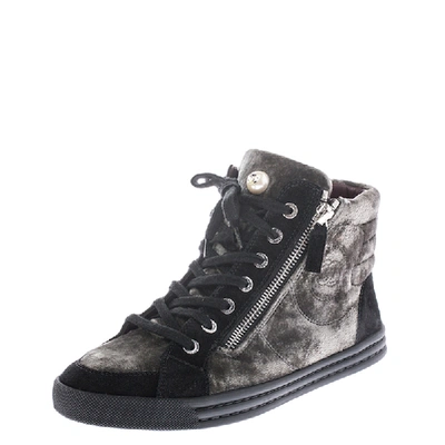 Pre-owned Chanel Green/black Velvet And Suede Cc Double Zip Accent High Top Sneakers Size 37
