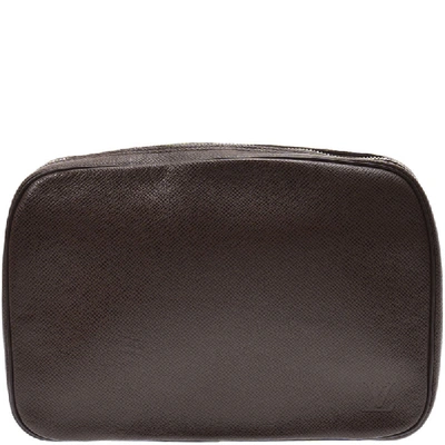 2004 Louis Vuitton Mens Selenga Clutch Bag in Grizzly Brown Taiga Leather -  Harrington & Co.
