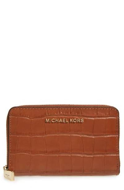 Shop Michael Michael Kors Small Jet Set Croc Embossed Leather Card Case In Chestnut