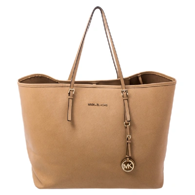 Michael kors jet set hotsell tan