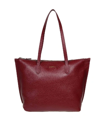 Shop Furla Luce M Shopping Bag In Ciliegia Leather In Red