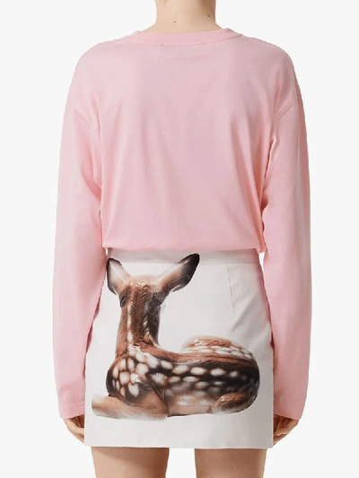 Shop Burberry Langarmshirt Mit Print In Pink